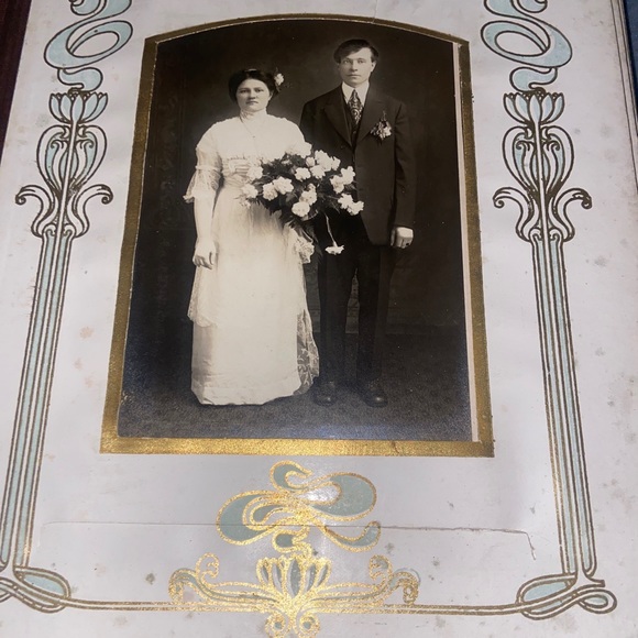 Antique Velvet Photo Album With Many Cabinet Cards 1800's/Early 1900's - Picture 10 of 17